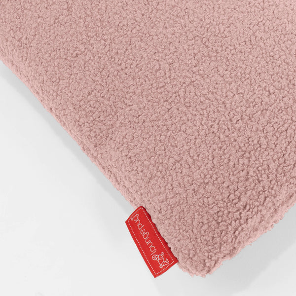 Housse de Coussin Rectangulaire Géant 40 x 70cm - Bouclé Rose Fabric Close-up Image