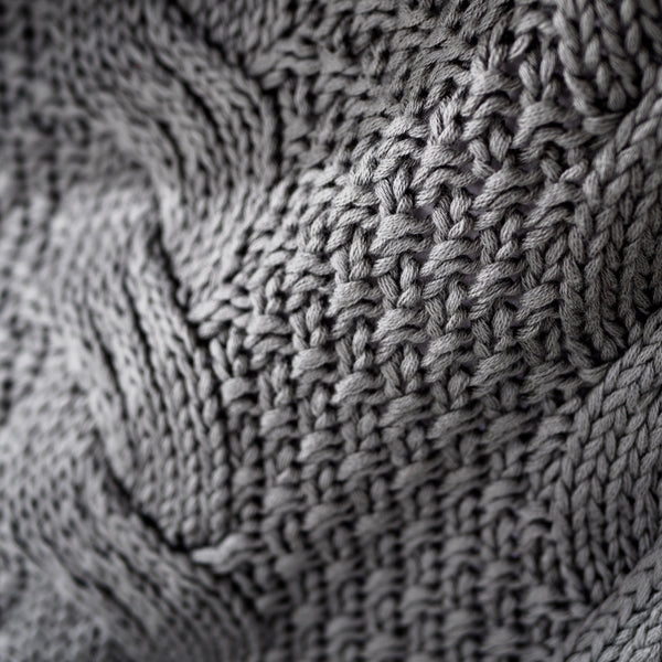 Couverture / Plaid - Tricoté Cable Gris Fabric Close-up Image