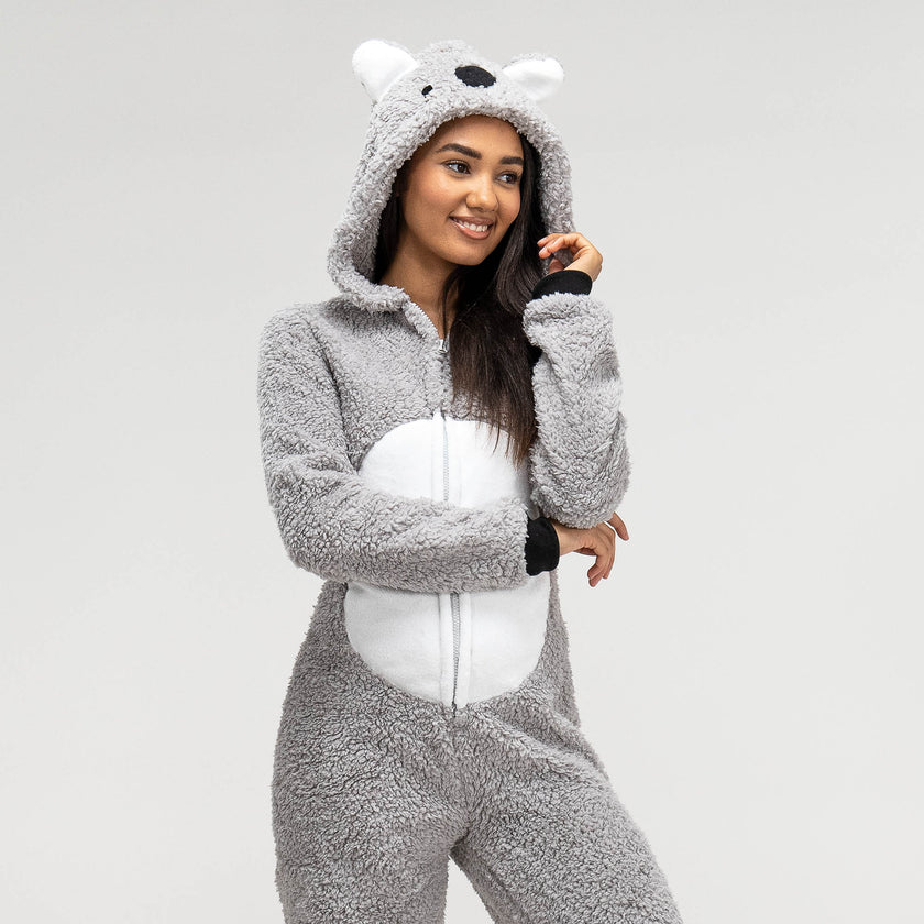 Pyjama Combinaison Femme,Mesdames Koala Onesies Pyjama Gris Flanelle  Homewear Anime Cosplay Costume Vêtements De Nuit pour Animaux pour Couple  Cadeau Adulte Fêtes De Vacances Tenue Quotidienne, S: : Mode